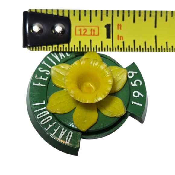 Vintage 1959 Daffodil Festival Pin Puyallup Washington Brooch Yellow Green - Picture 6 of 16